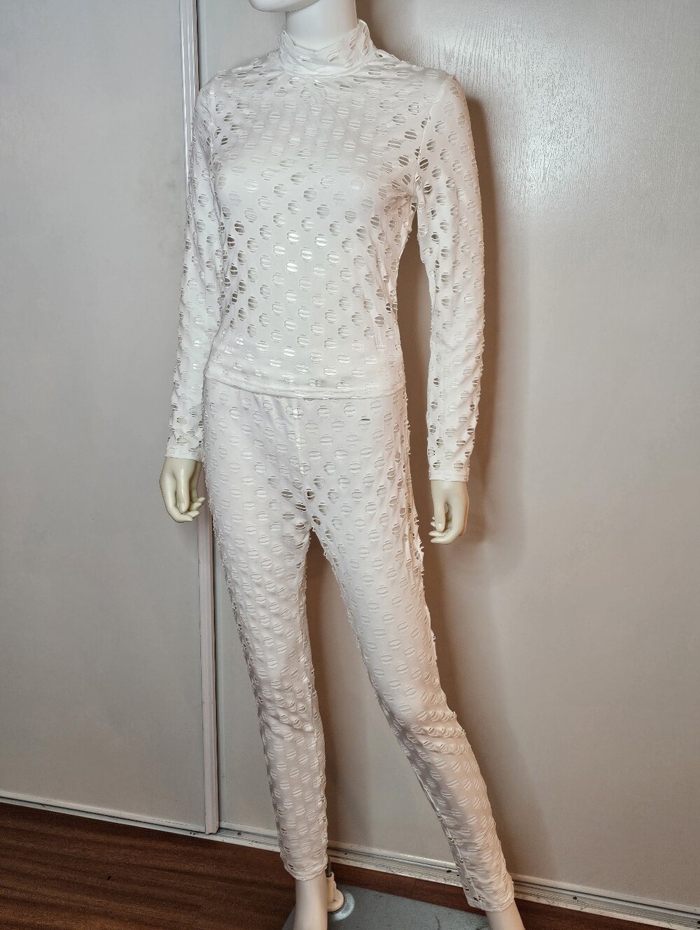 NEW Womens White Textured Two-Piece Set - Long Sleeve Top & Pants Size Medium